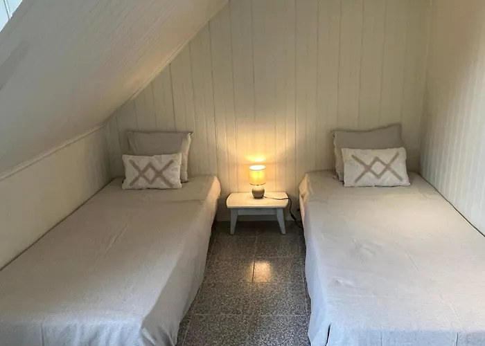 Casa Flores Leiria Silvercoast Portugal Monte Redondo